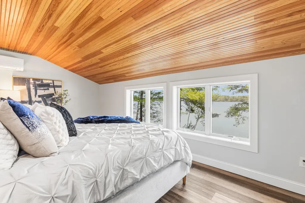 28 E Eleanor Avenue Standish ME 04084