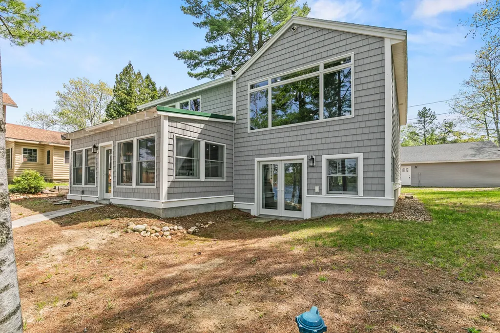 28 E Eleanor Avenue Standish ME 04084