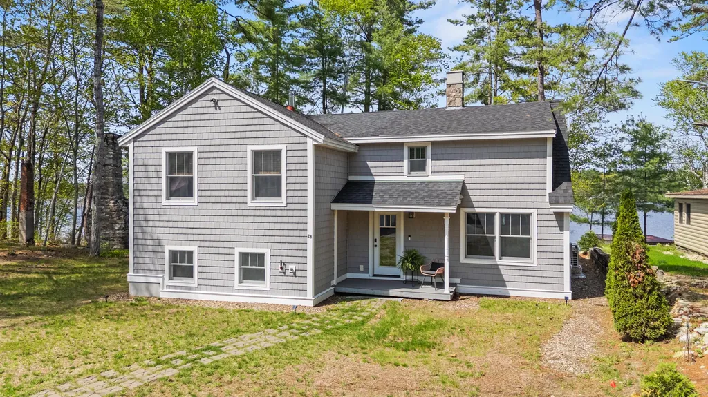 28 E Eleanor Avenue Standish ME 04084