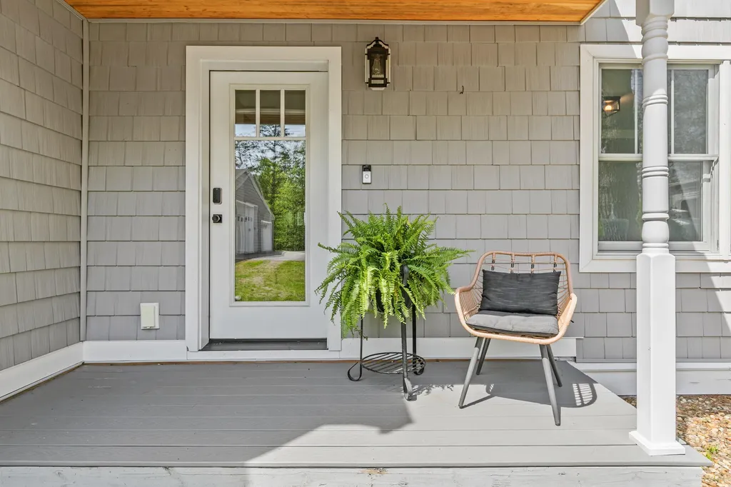 28 E Eleanor Avenue Standish ME 04084