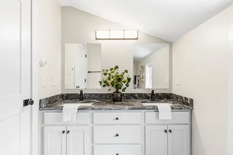 28 E Eleanor Avenue Standish ME 04084