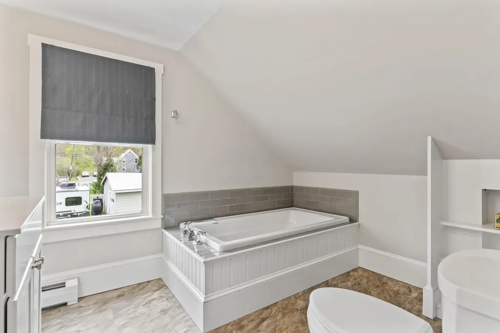 7 John Street Belfast ME 04915
