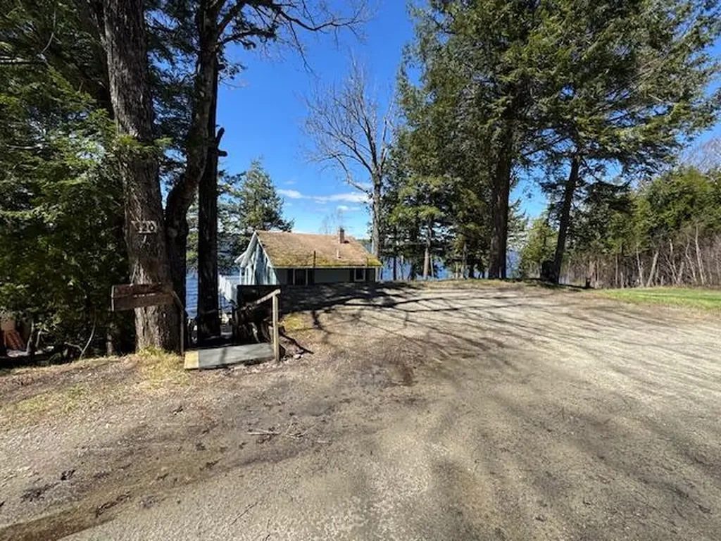 320 Redcedar Lane N Sidney ME 04330