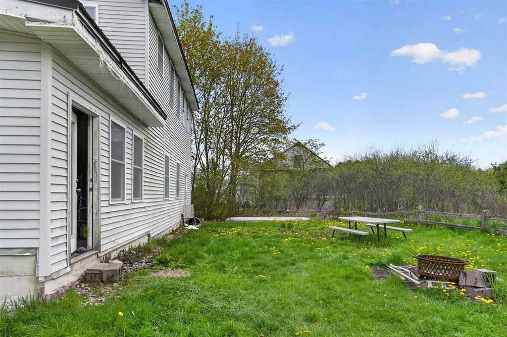 2694 Us Highway 1 Sullivan ME 04664