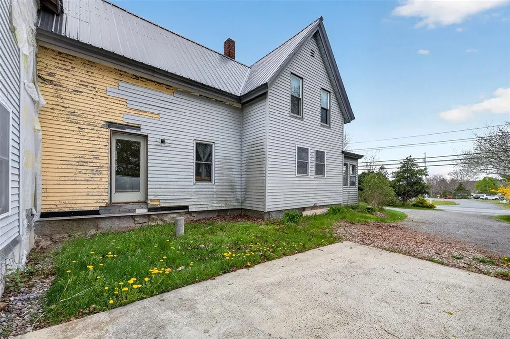2694 Us Highway 1 Sullivan ME 04664