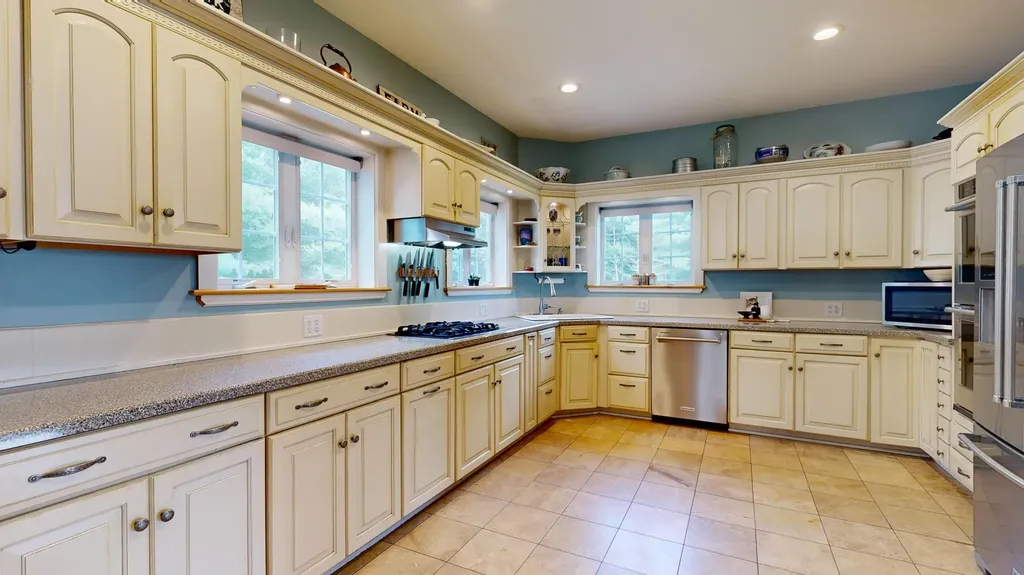 76 Heritage Lane Union ME 04862