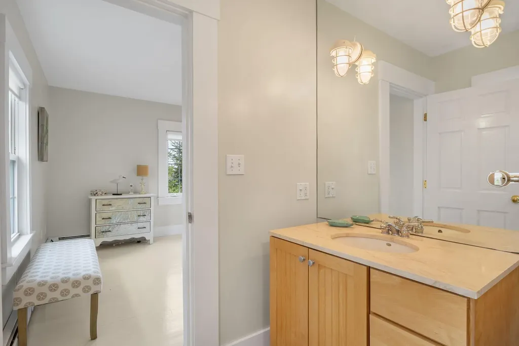 4 Oak Street Kennebunk ME 04043