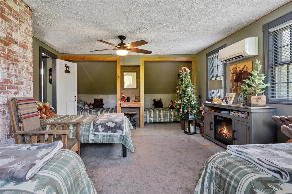 2103 Us Highway 1 Sullivan ME 04664