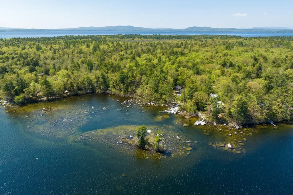 102 Musson Road Raymond ME 04071