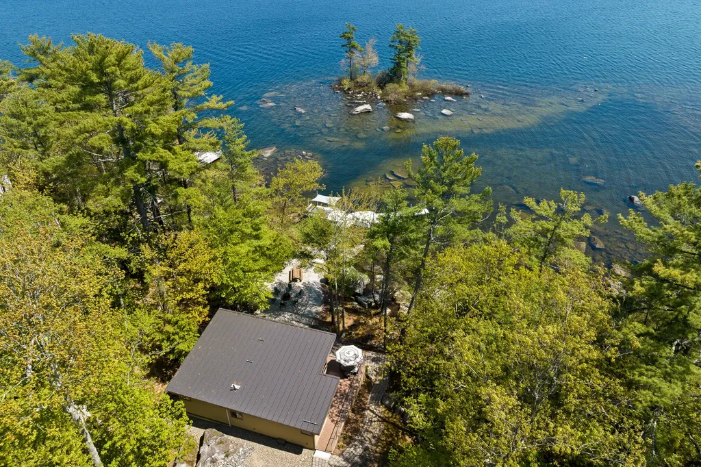 102 Musson Road Raymond ME 04071