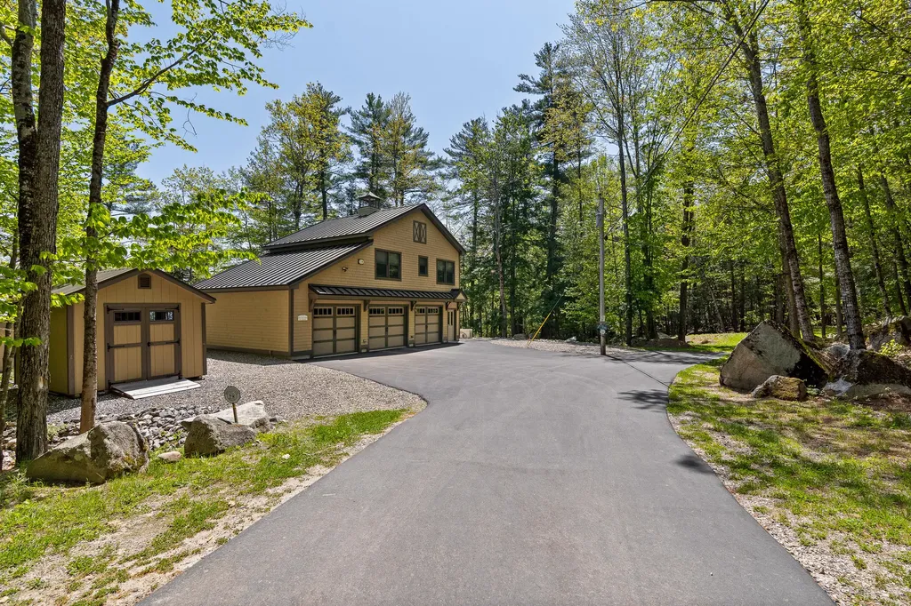 102 Musson Road Raymond ME 04071