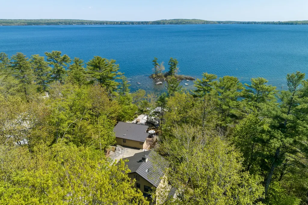 102 Musson Road Raymond ME 04071