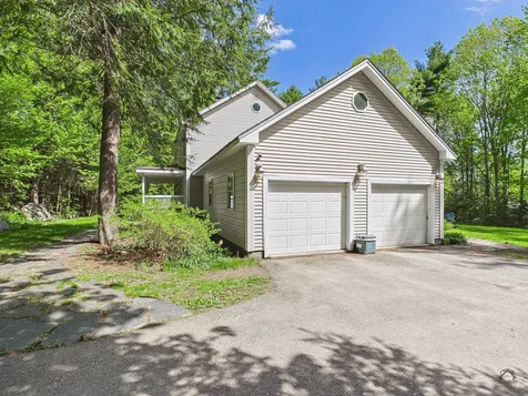 8 Wedgewood Drive Oakland ME 04963