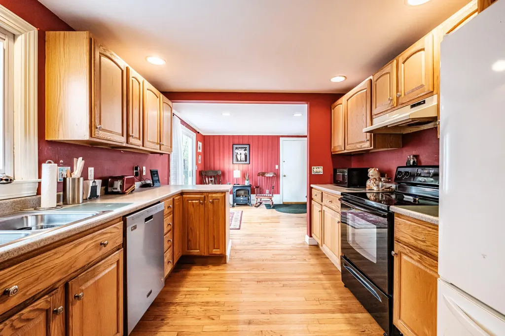 62 Plymouth Road South Portland ME 04106