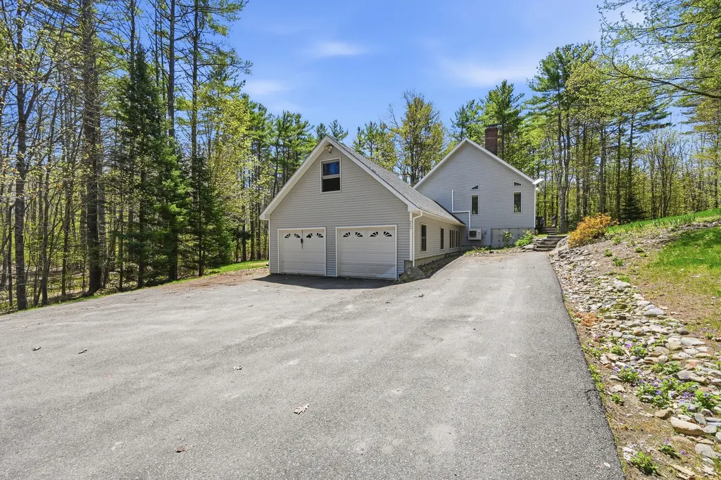 23 Cove Road Readfield ME 04355