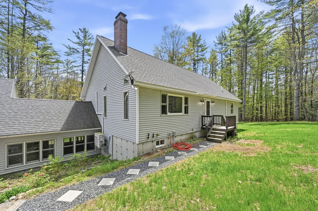 23 Cove Road Readfield ME 04355