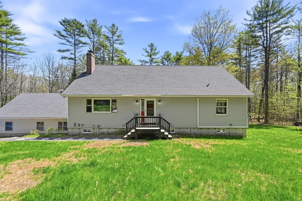 23 Cove Road Readfield ME 04355