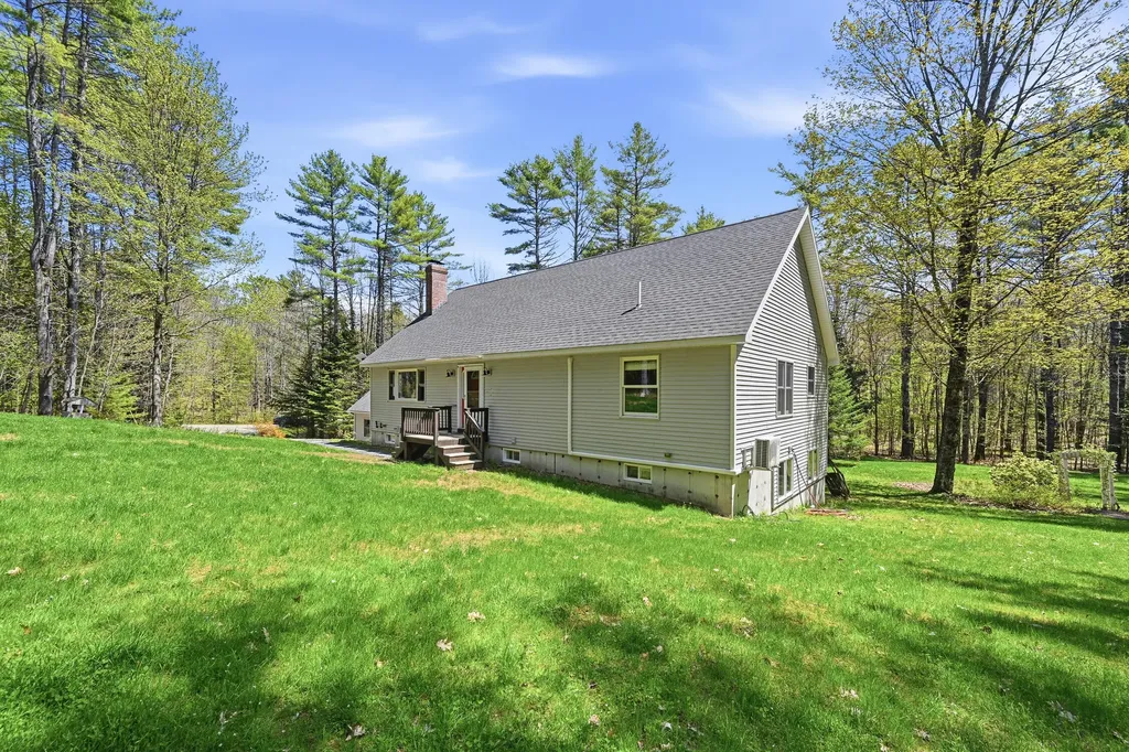 23 Cove Road Readfield ME 04355