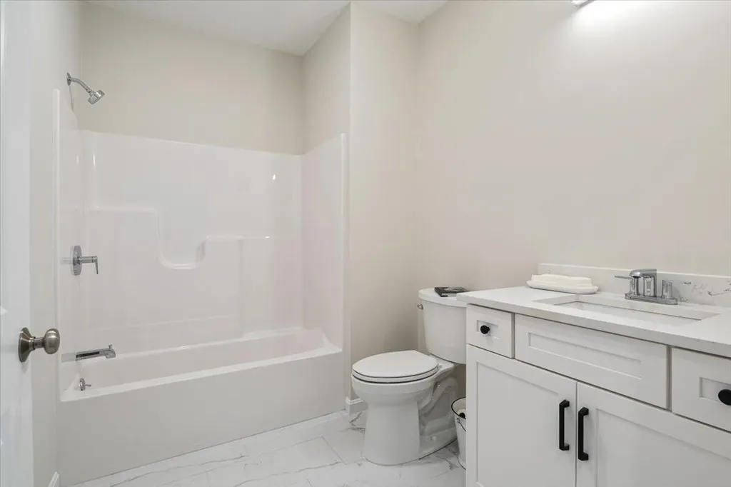24 Regency Circle Kittery ME 03904