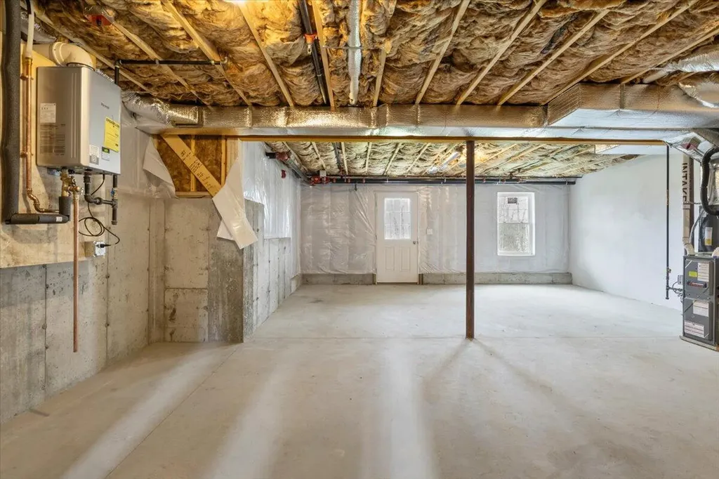 24 Regency Circle Kittery ME 03904