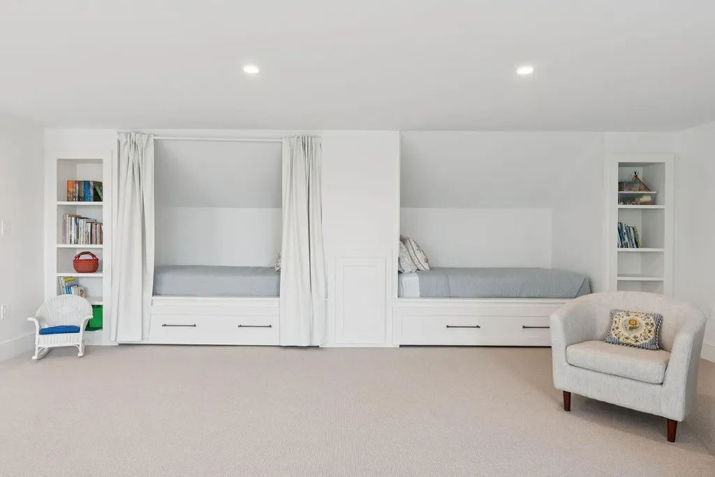 9 Oak Street Kennebunk ME 04043