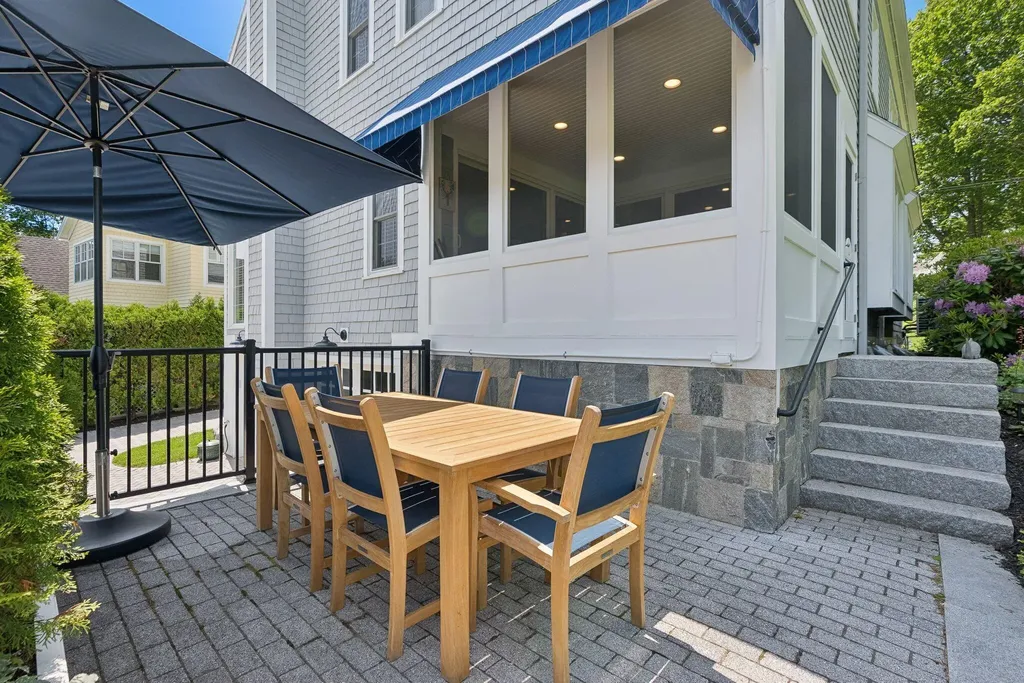 9 Oak Street Kennebunk ME 04043