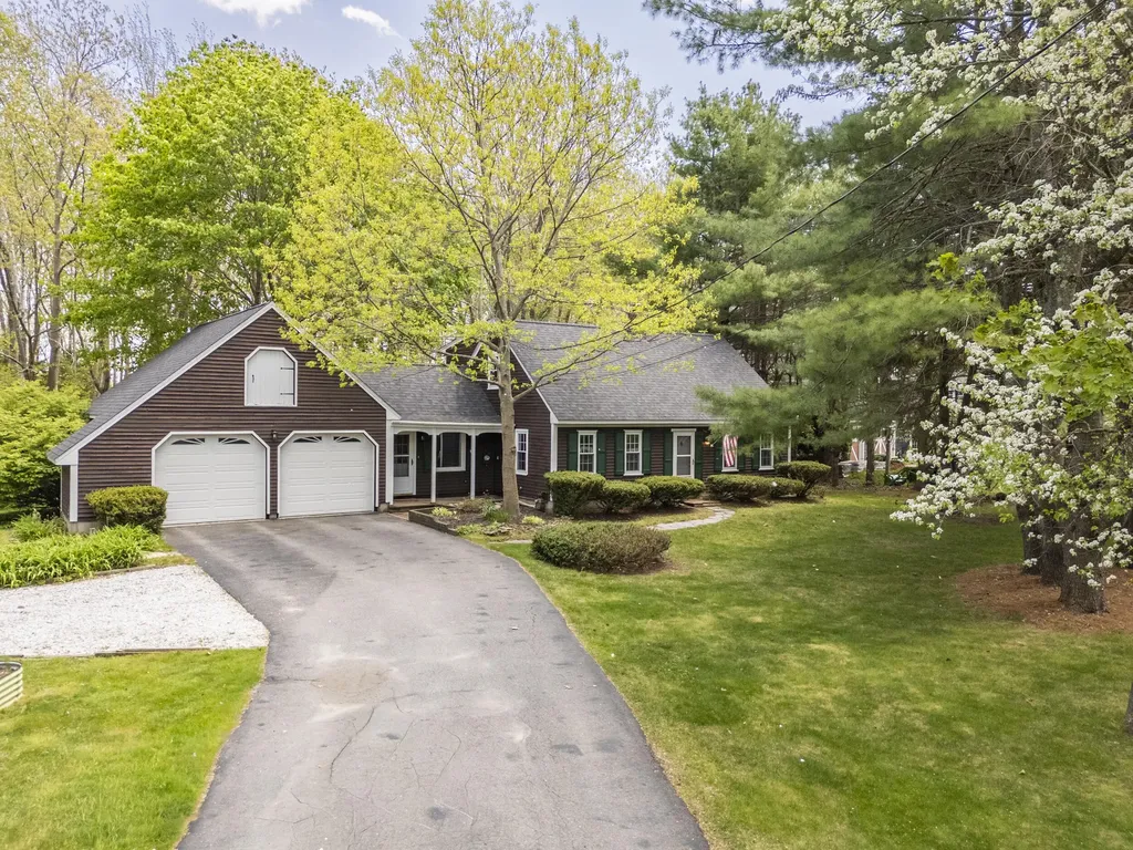 44 Winnocks Neck Road Scarborough ME 04074