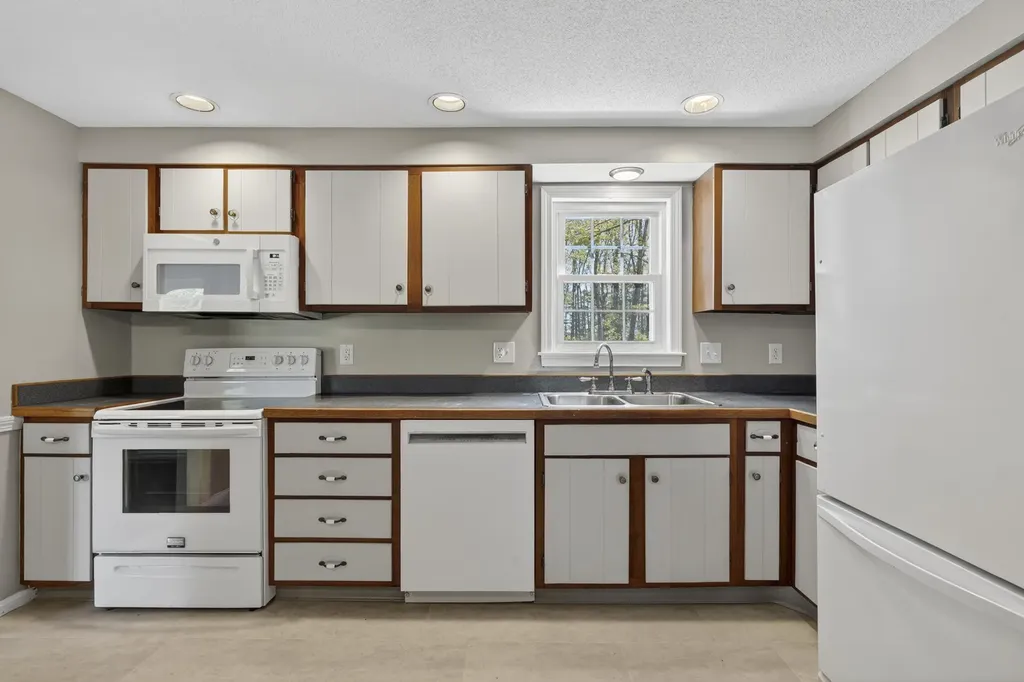 44 Winnocks Neck Road Scarborough ME 04074