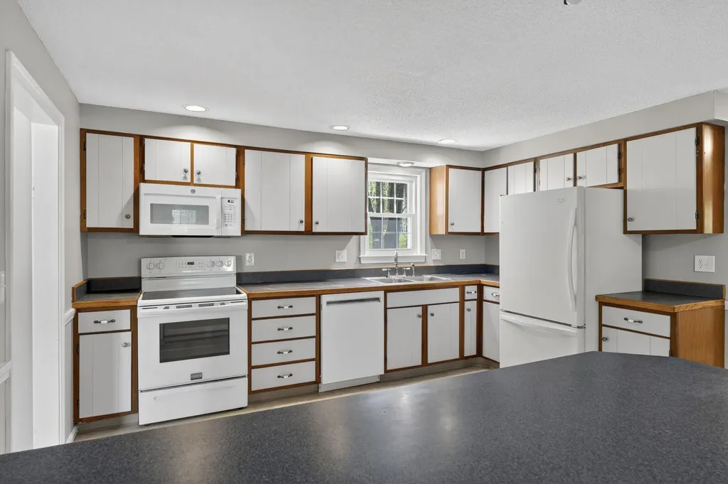 44 Winnocks Neck Road Scarborough ME 04074