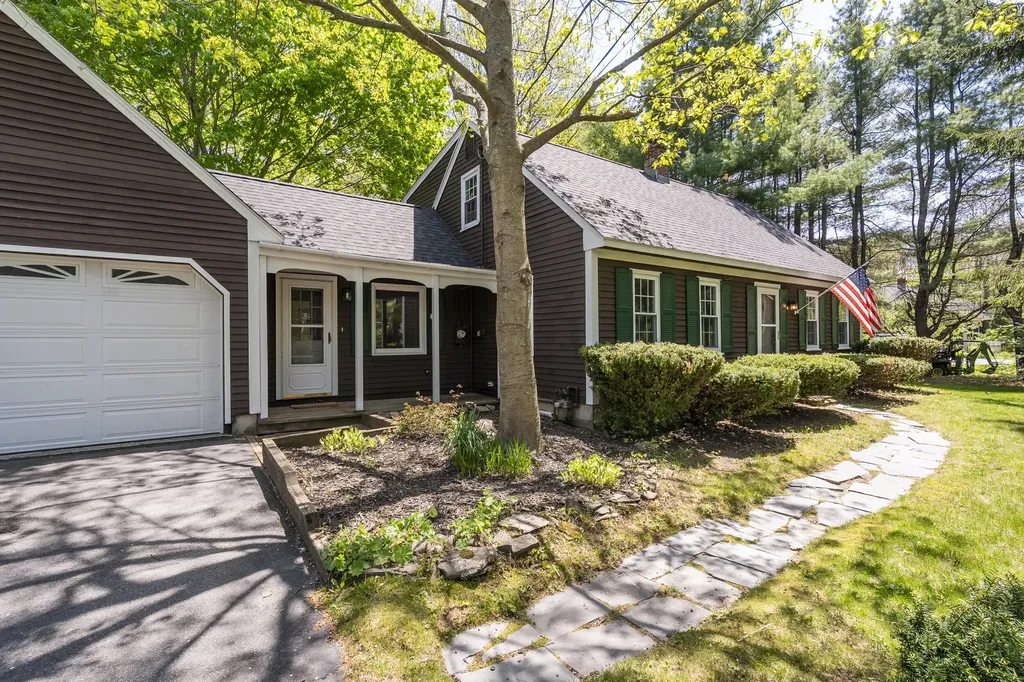 44 Winnocks Neck Road Scarborough ME 04074