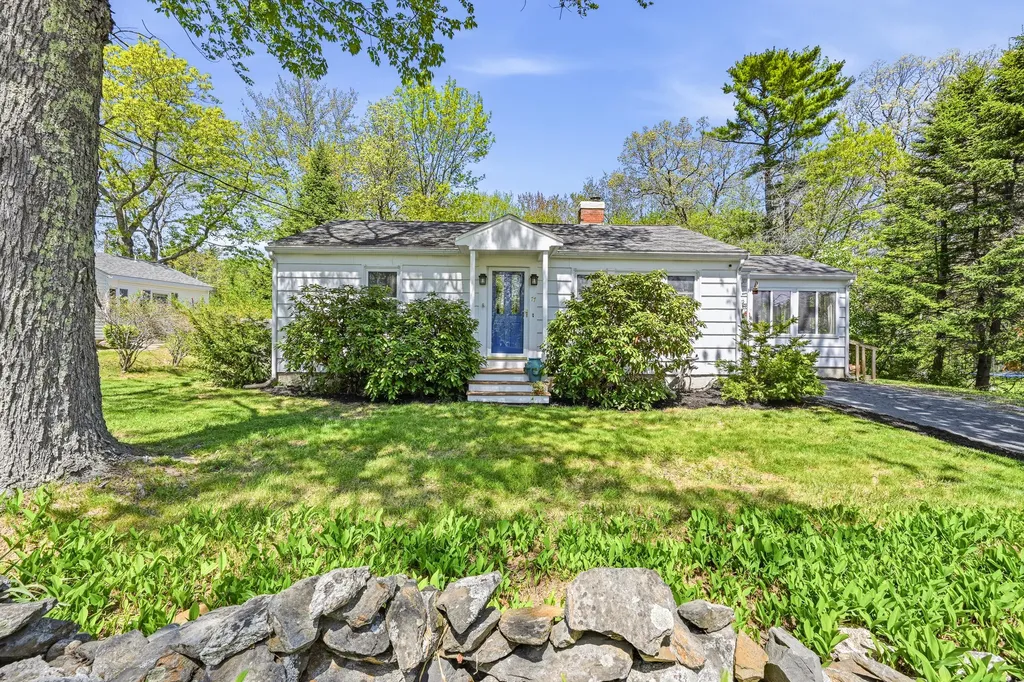 77 Lunt Road Falmouth ME 04105