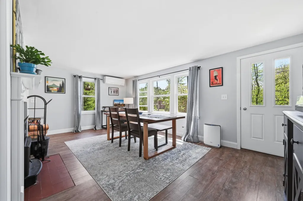 77 Lunt Road Falmouth ME 04105