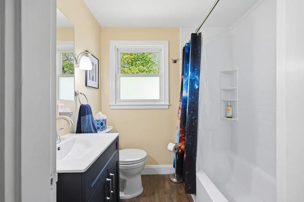 77 Lunt Road Falmouth ME 04105
