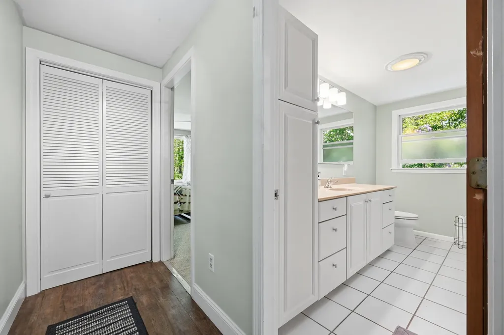 77 Lunt Road Falmouth ME 04105