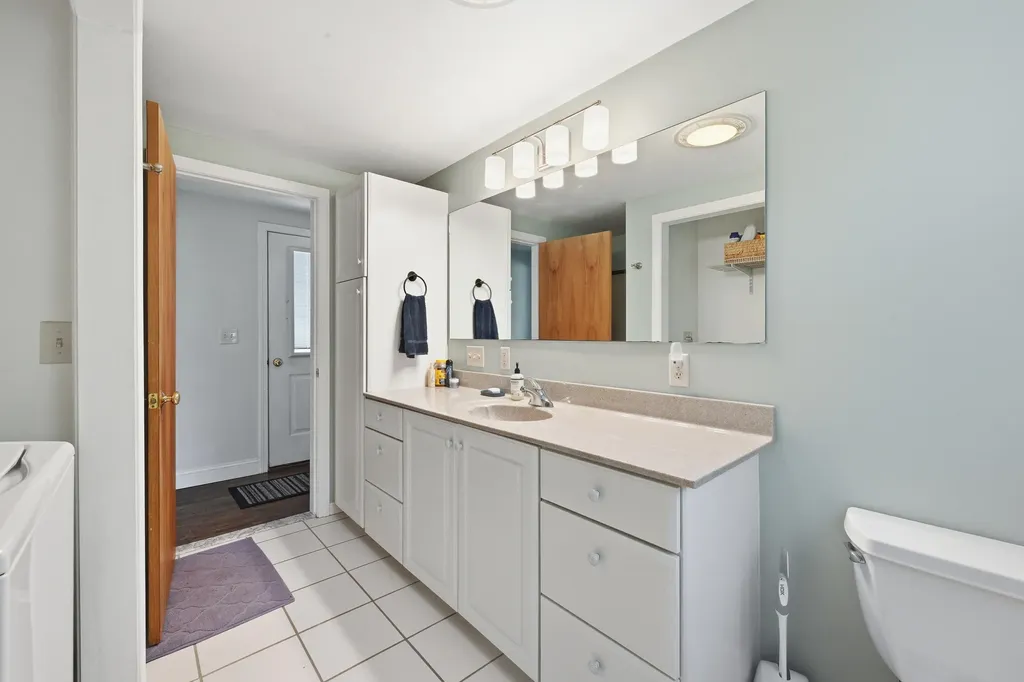 77 Lunt Road Falmouth ME 04105