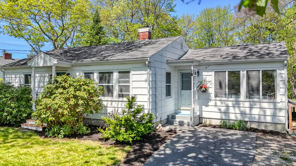 77 Lunt Road Falmouth ME 04105