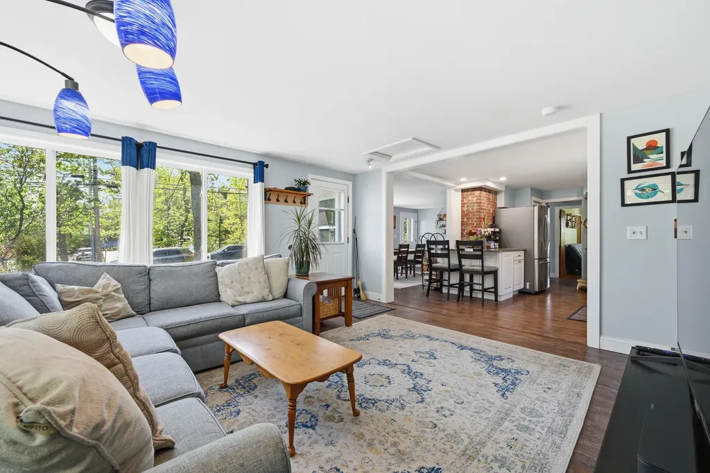 77 Lunt Road Falmouth ME 04105
