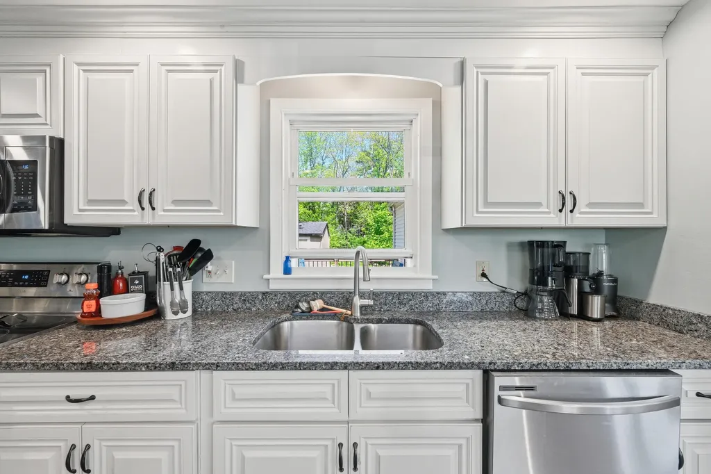 77 Lunt Road Falmouth ME 04105
