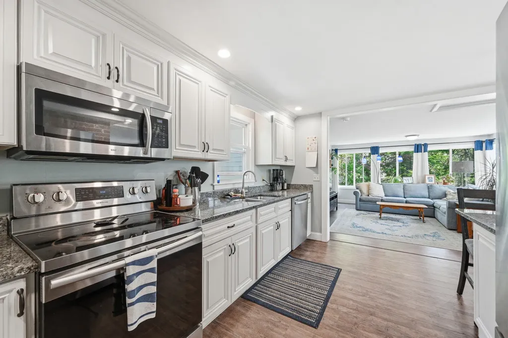 77 Lunt Road Falmouth ME 04105