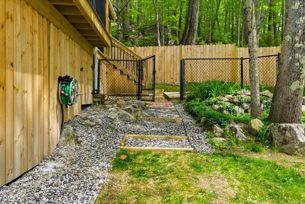 5 Cliff Lane Poland ME 04274