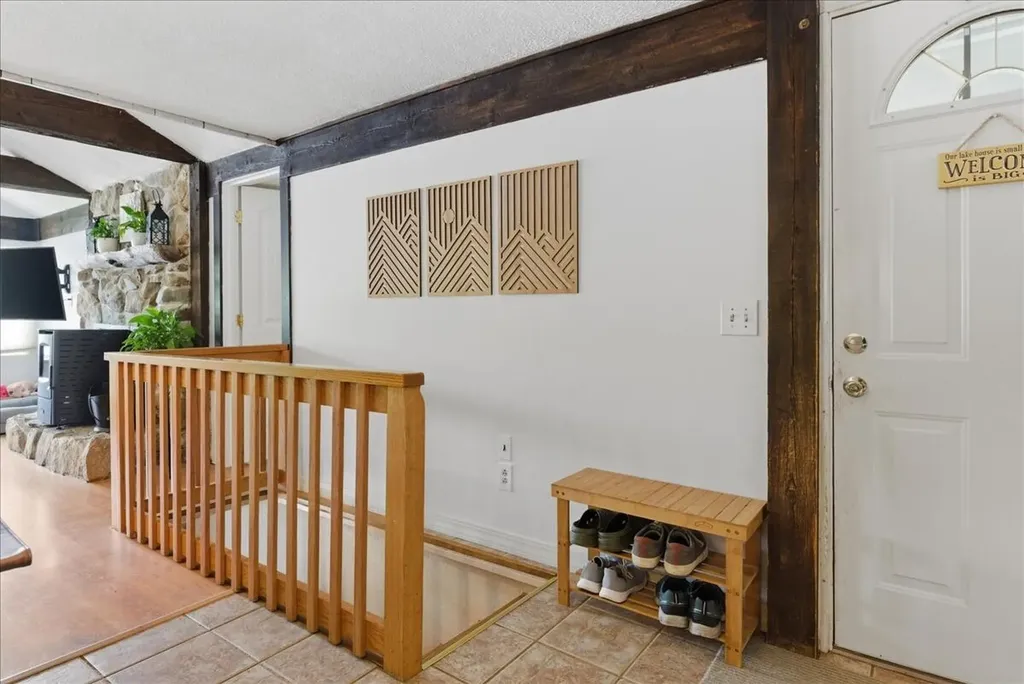 5 Cliff Lane Poland ME 04274