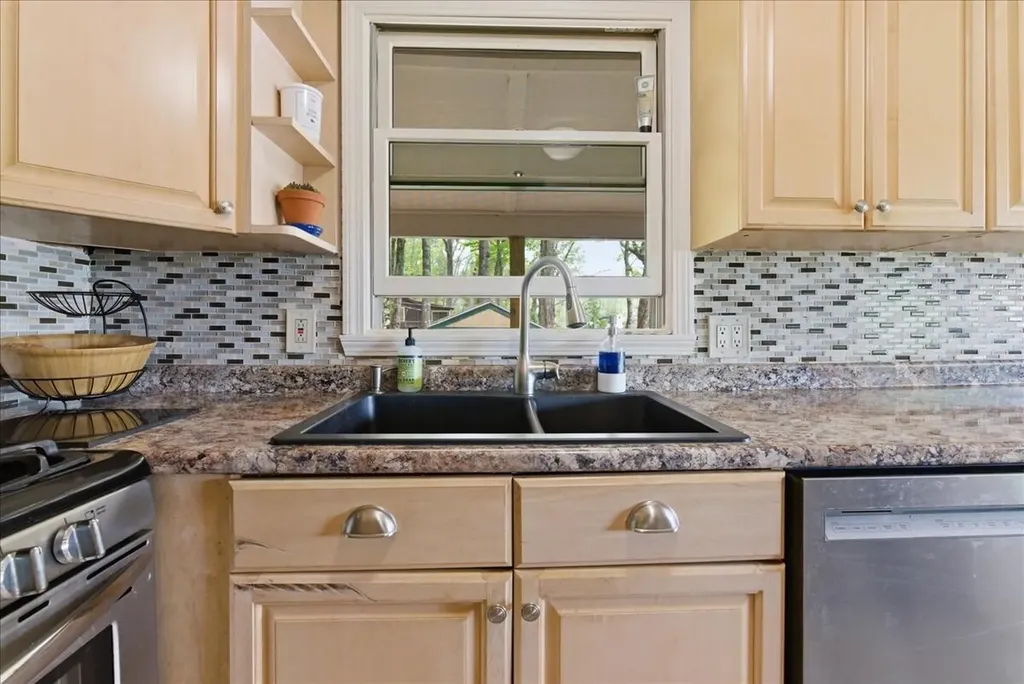5 Cliff Lane Poland ME 04274