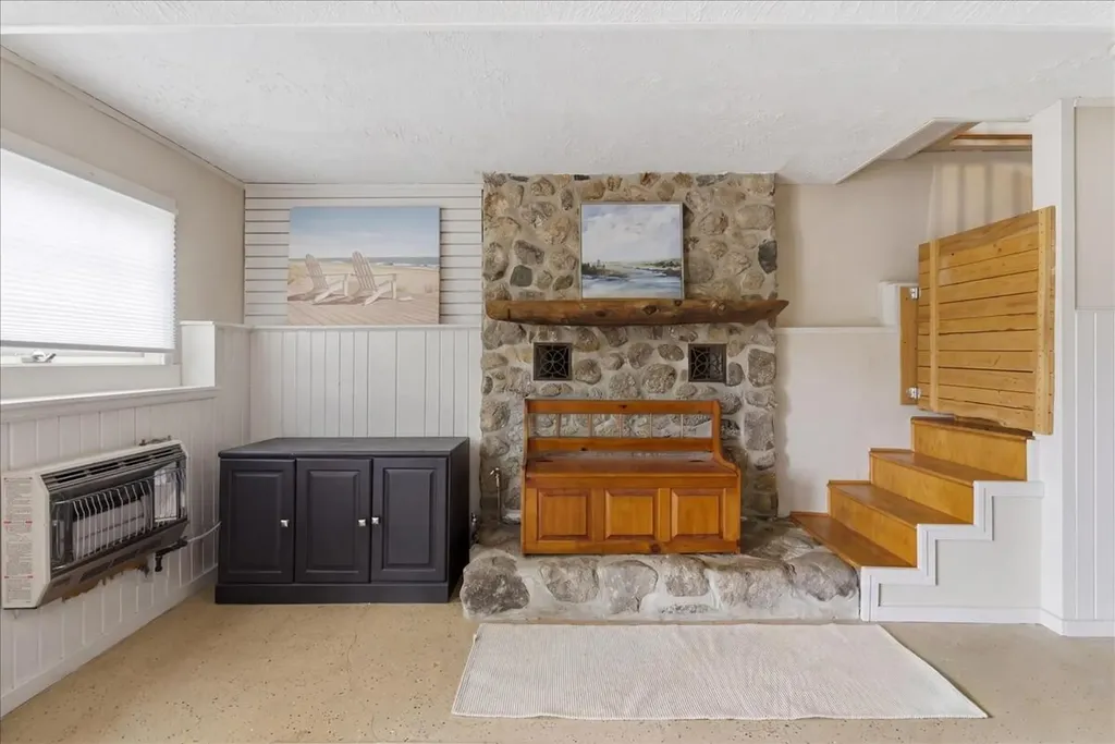 5 Cliff Lane Poland ME 04274