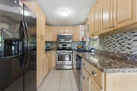 5 Cliff Lane Poland ME 04274