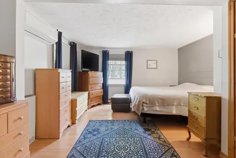 5 Cliff Lane Poland ME 04274