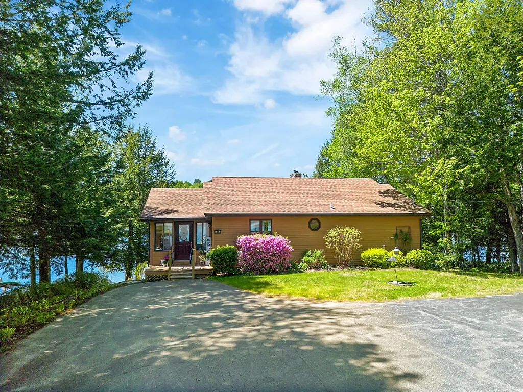 38 S Upper Narrows Lane Winthrop ME 04364