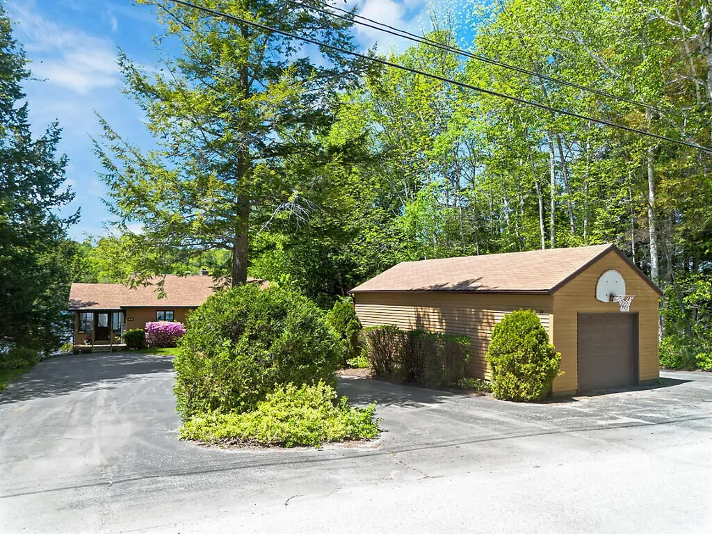 38 S Upper Narrows Lane Winthrop ME 04364