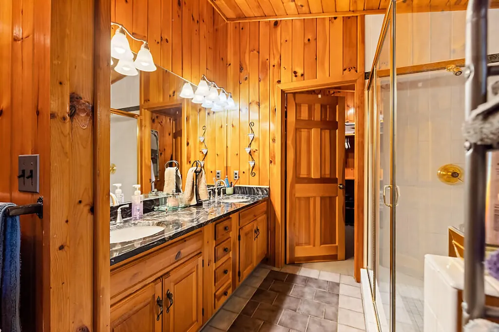 38 S Upper Narrows Lane Winthrop ME 04364