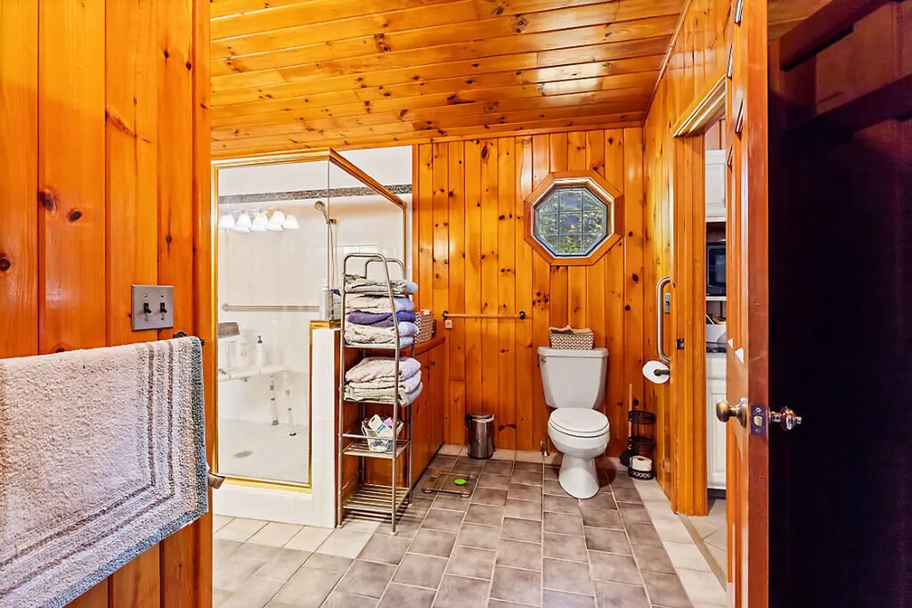 38 S Upper Narrows Lane Winthrop ME 04364
