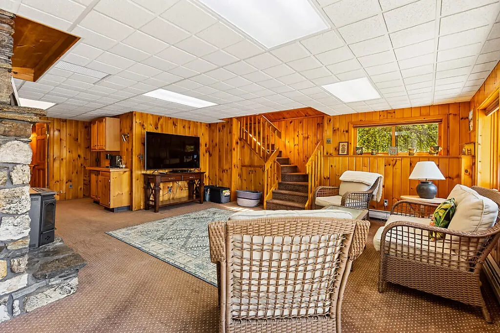 38 S Upper Narrows Lane Winthrop ME 04364